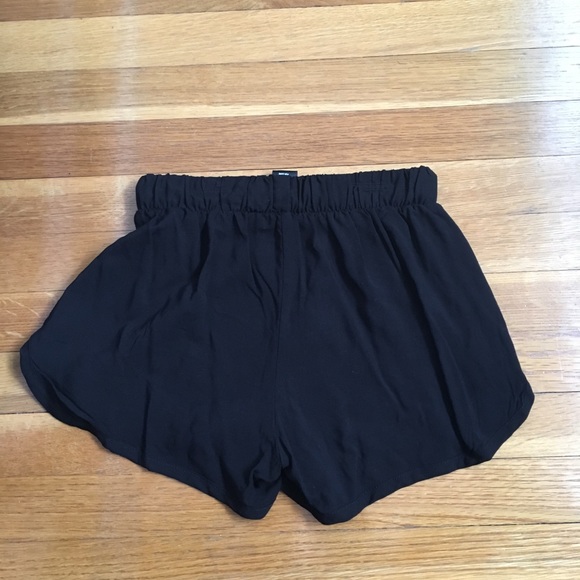 Women’s Shorts - Picture 3 of 4